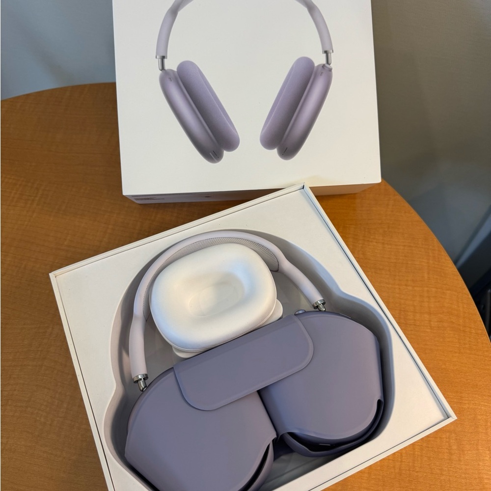 Apple AirPods Max in Soft Purple